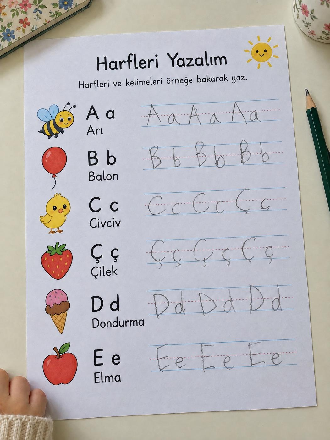 Aynı çalışma kâğıdında kelimelerin kurşun kalemle titrek ve dengesiz yazılmış hâli (örnek görsel)