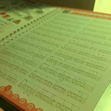 Çocuğunuzla çok güzel vakit geçirebileceğiniz bir kitap oluklu olması oğlumun kolay çizim yapmasına yardımcı oluyor