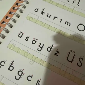 Yazı yazmaya bu defterle başladık 4 yaşında oğlum sıkmadan yormadan devam ediyor bakalım