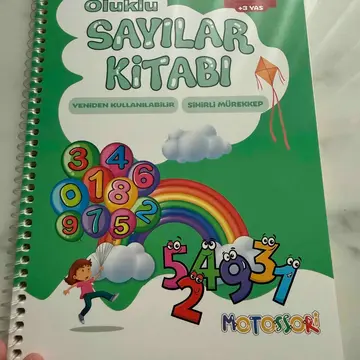 O kadar güzel ki tam bir ara tatil kitabı oldu bizim için ilkokul birinci sınıfa giden oğluma aldım hem eğleniyor hem tekrar ediyor