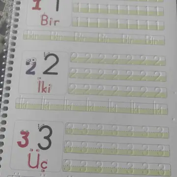 Hem sayıları ögretıyor hem nasıl yazıldıgını ve asla yormuyor kolayca öğretiyor