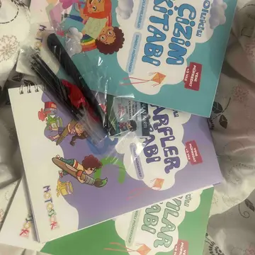 Harika bir ürün hediye içinde ayrıca teşekkür ederim bayıldım hediyenize. Baskı kalitesi çok güzel yedek kalemlerde yeterli düzeyde.