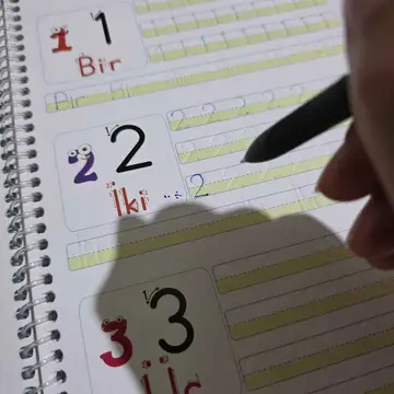 elime ulaştı ilk olarak çok güzel görünüyor çocuğum başlasın o zamanda fotolu yorum yazarım yeniliyorum kullandık cocugum yazmakta çok zorlandı çünkü mürekkebi cikmıyor yazarken sürekli kalemi sallamak zorunda kalıyor yani yazmak zor arkadaşlar bilginize fotoda gordugunuz gibi mürekkep aşaya gelmesi için biraz kalemi sallamak gerekiyor  bunuda benim cocugum yapamadı ,birde saolsunlar 100 tl farkla almisim indirime sokmuşlar gecen haftayla bu hafta arasina ne degisti
