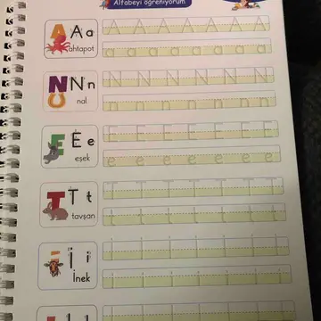 Harfleri öğretmek için çok başarılı hazırlanmış bir kitap  Sayfaları kaliteli Okul öncesi dönemde kesinlikle faydalı bir kaynak